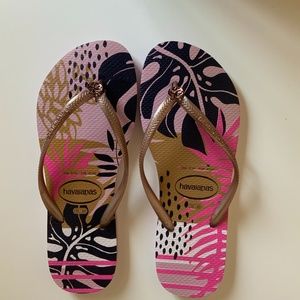 NWOT HAVAIANAS SLIM FLIP FLOPS